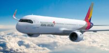 Man opens plane door mid-air, tells police he was 'uncomfortable' | Baaghi TV