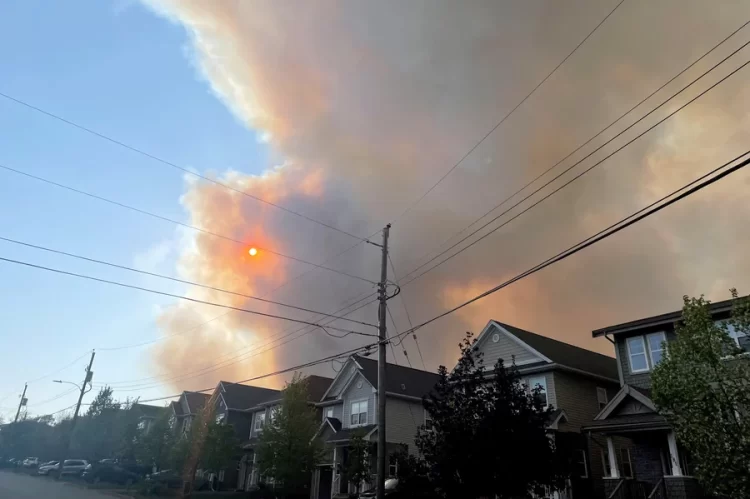 Horrific Nova Scotia wildfires force thousands of Canadians to flee their homes | Baaghi TV