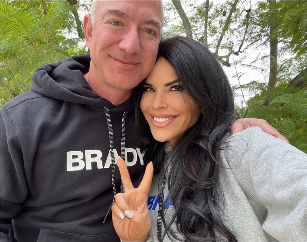Jeff Bezos, Lauren Sánchez paying $600,000 a month to rent 5,500 sq ft house | Baaghi TV