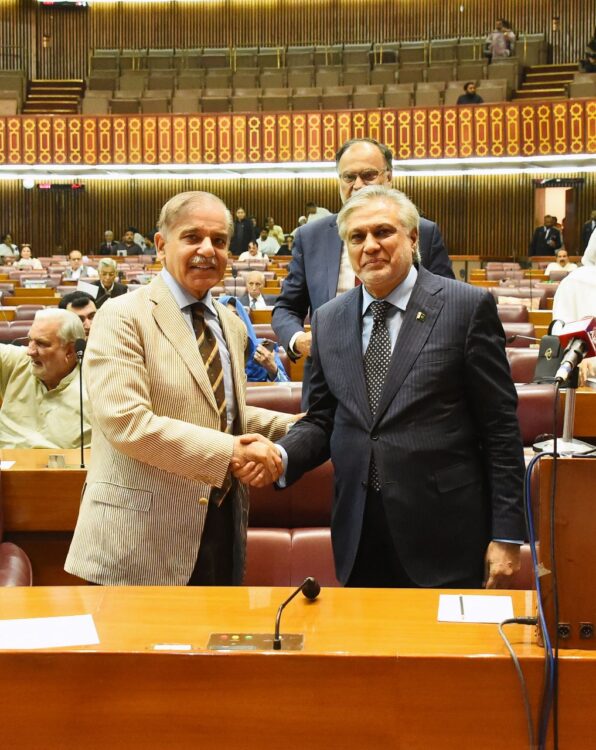 Ishaq Dar unveils pro-people budget with no new taxes | Baaghi TV