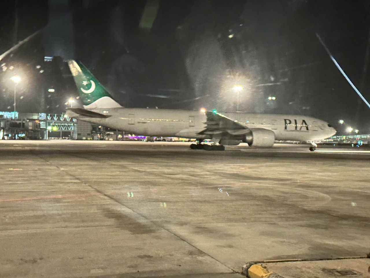 PIA aircraft grounded in Malaysia, leaves for Islamabad | Baaghi TV