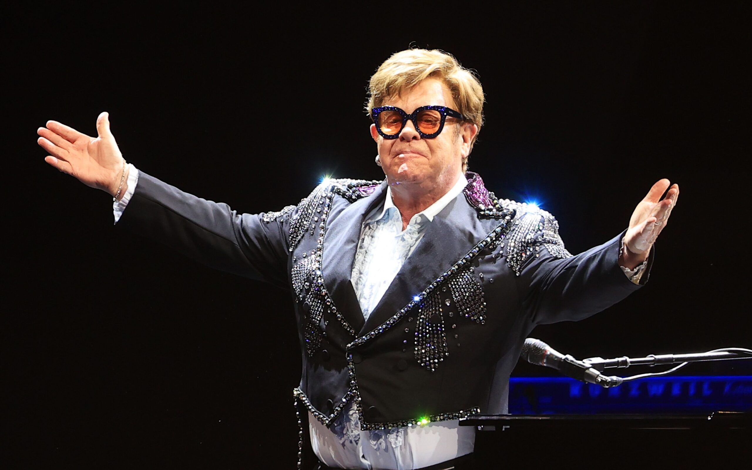 Elton John concludes 'Farewell Yellow Brick Road' tour | Baaghi TV