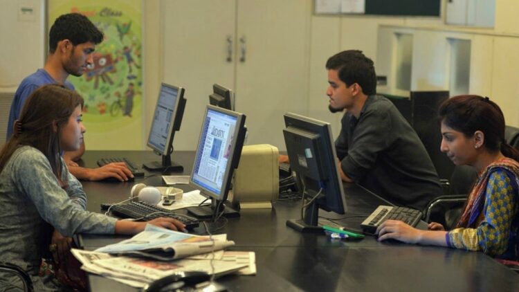 Why are Pakistani women not eager to work in male-centric workplaces? | Baaghi TV