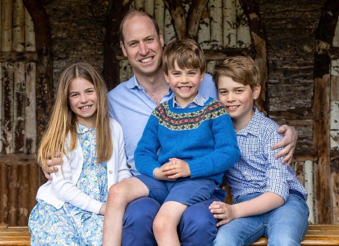 Milestone photograph of Prince George released for his 10th birthday | Baaghi TV