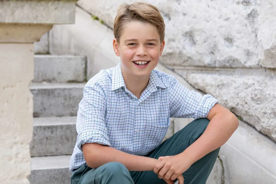 Milestone photograph of Prince George released for his 10th birthday | Baaghi TV