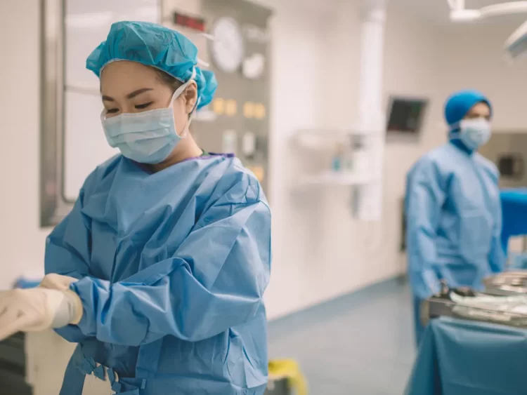 NHS female surgeons