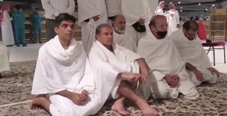 Nawaz Sharif performs Umrah