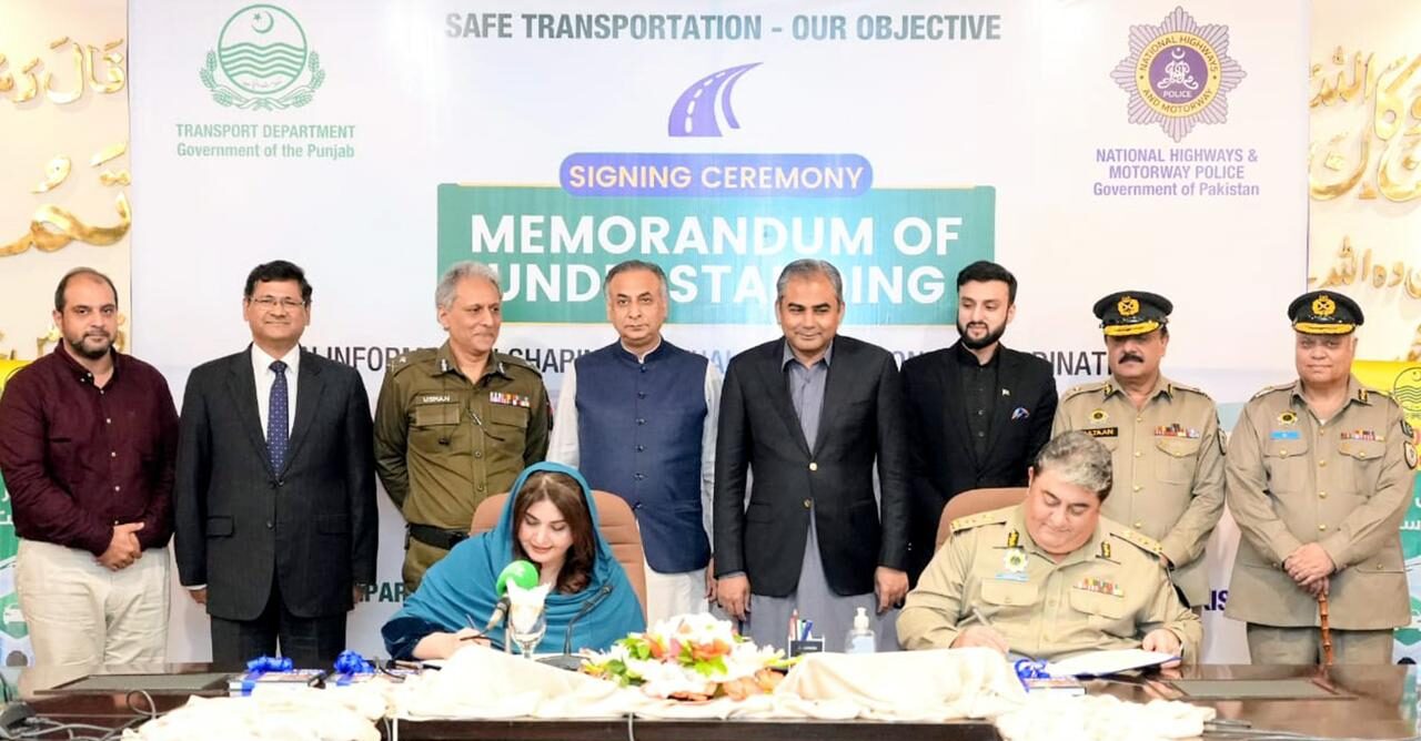 Environment-friendly electric buses by Punjab Transport Company ready for routes in Lahore | Baaghi TV