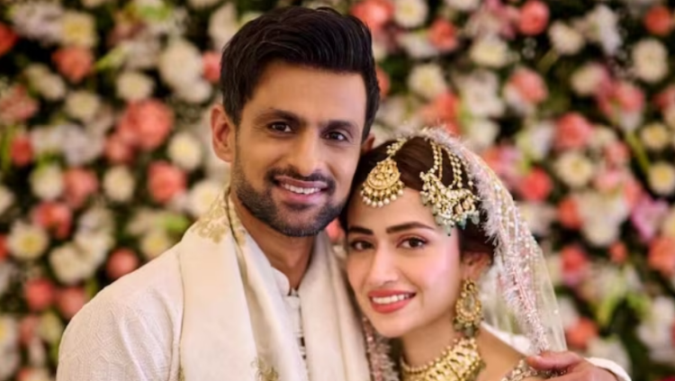 Cricketer Shoaib Malik, Actress Sana Javed announce Second Marriage | Baaghi TV