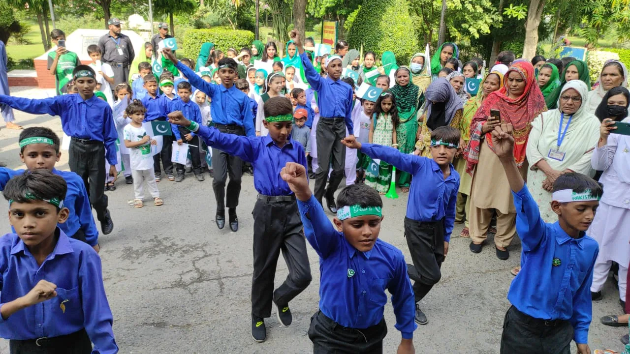 Pakistan's Independence Day | Spring of National Flags Everywhere | Baaghi TV