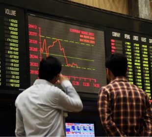 PSX KSE100 Index exceeds 100,000 points, Breaks Records in Stock Market | Baaghi TV