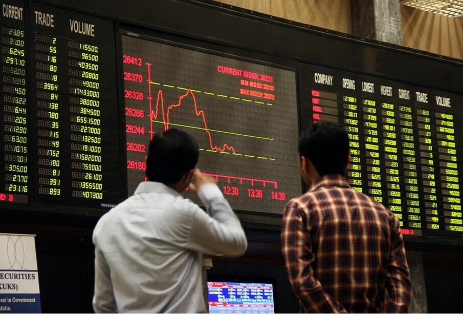 PSX KSE100 Index exceeds 100,000 points, Breaks Records in Stock Market | Baaghi TV