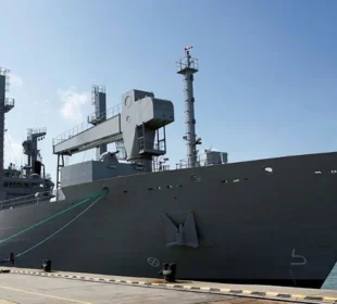 India brought its aircraft carrier 300 to 400 mile from Karachi | Baaghi TV
