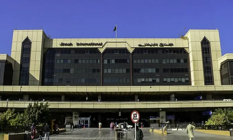 Laser lights prohibited around Karachi Airport, state of emergency imposed | Baaghi TV