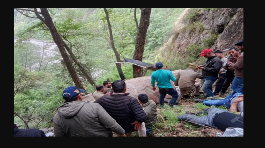 Indian helicopter crashes in Uttarakhand, four killed | Baaghi TV