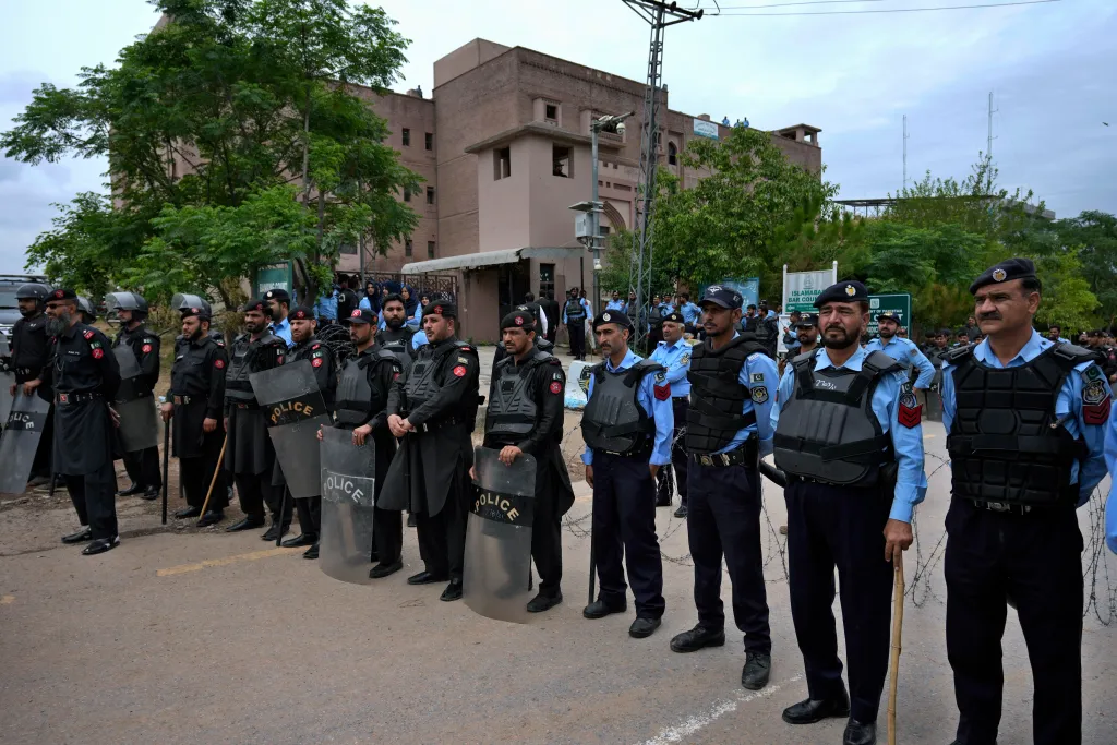 Traffic Diversions, Internet Shutdown Paralyze Twin Cities Amid Security Lockdown | Baaghi TV
