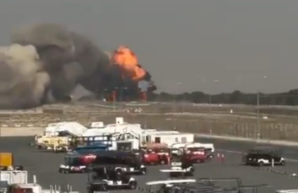 Indian Tejas Fighter Jet Crashes During Dubai Air Show; Pilot Killed | Baaghi TV
